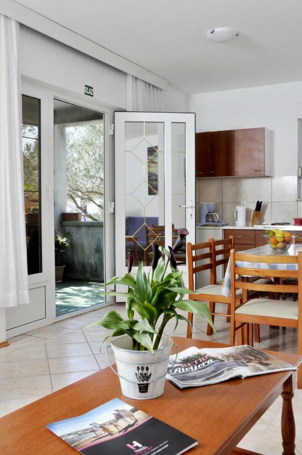 Apartmani Novotny Plavi Banjol 외부 사진